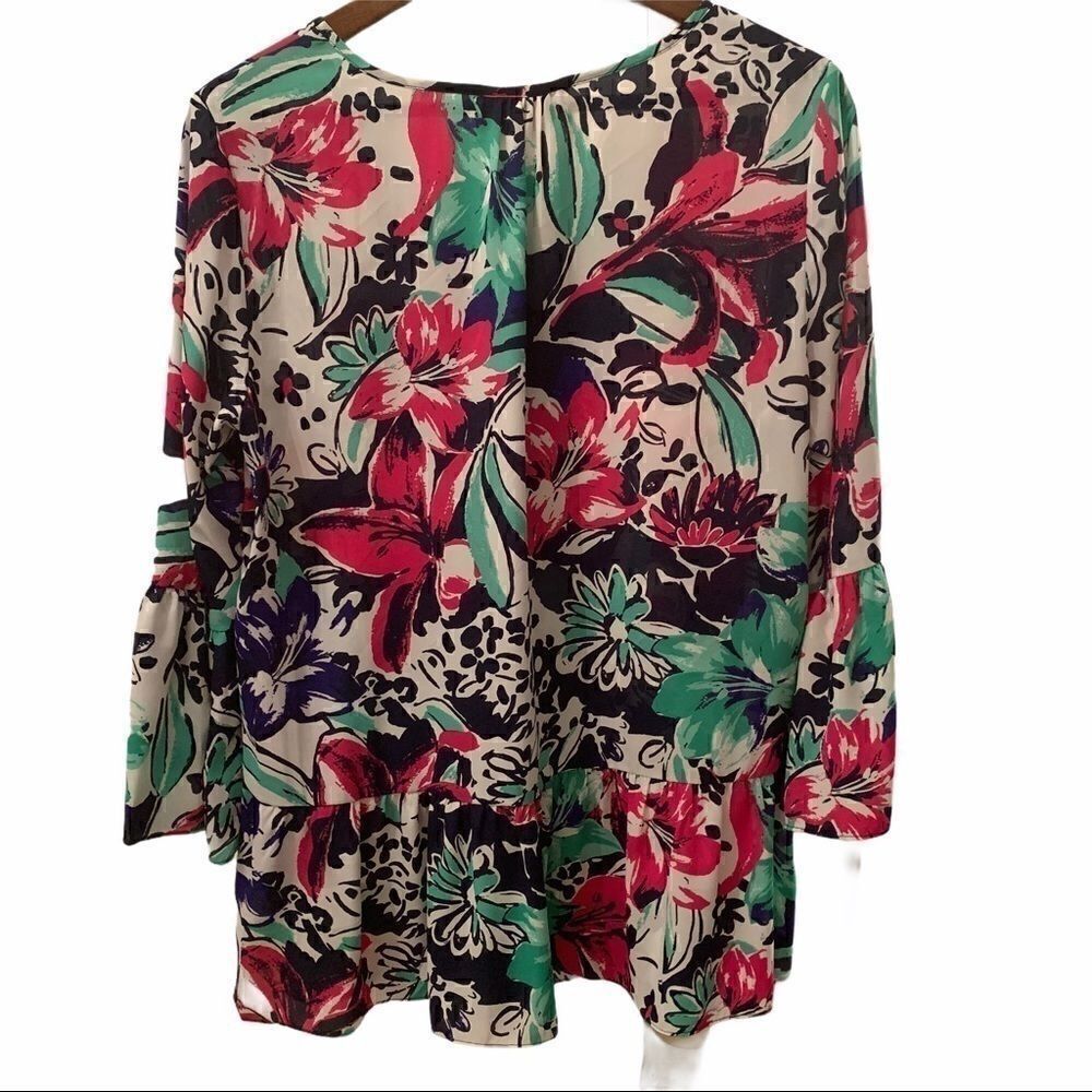 Pappagallo Spring Floral Peplum 3/4 Bell Sleeves Top
